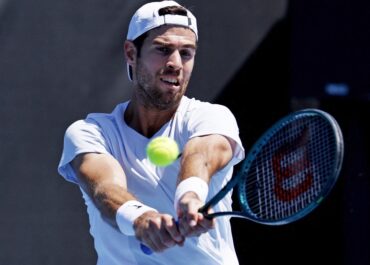 2025-01-14t010111z_1068033574_up1el1e02tyh5_rtrmadp_3_tennis-ausopen_637_172