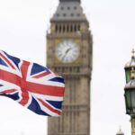 Великобритания планирует переселять беженцев из гостиниц в склады и промзоны