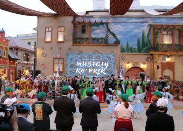 photo_5192749485774730914_y