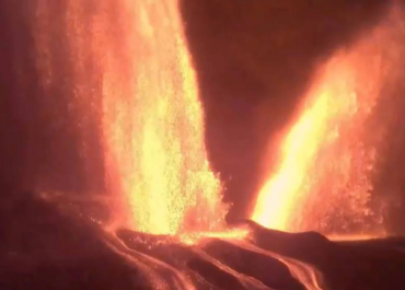 Тройной фонтан лавы взметнулся на Гавайях