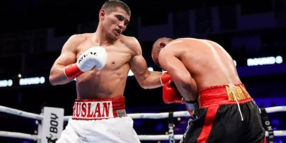 Руслан Абдуллаев выиграл бой в США техническим нокаутом