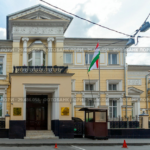 Тысячи таджикских школьников вернулись из России: обучение за рубежом оказалось недоступным