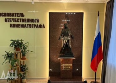 Памятник пионеру российского кино открыли в Донбассе