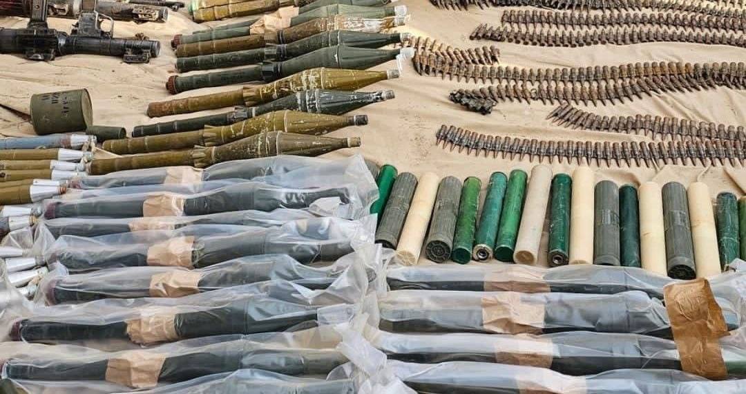 Талибы заявляют о захвате большого количества оружия и боеприпасов в двух провинциях