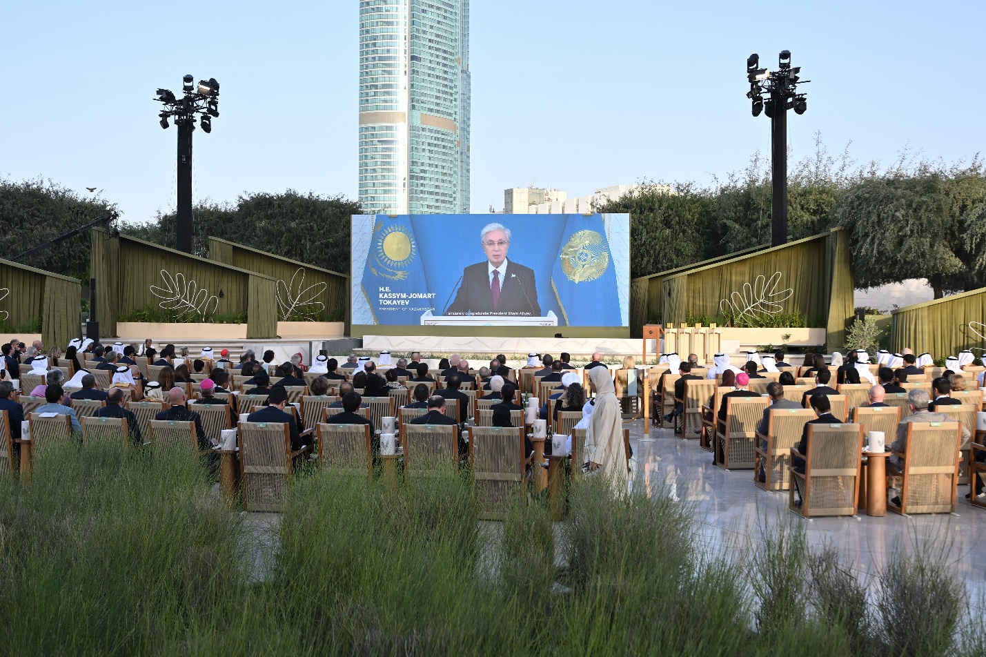 Токаев поддержал мирный диалог, выступив на церемонии Премии имени шейха Заида